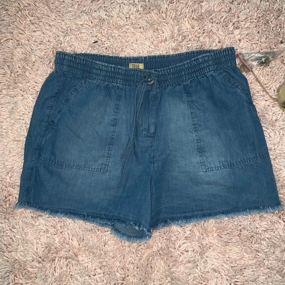 Shorts - Picture 1 of 3